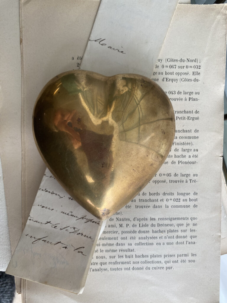 Broche Vintage En Forme De Coeur, Métal Doré Bala Boosté - Occasion Avec Usures