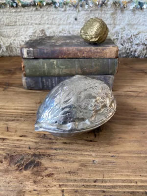 Casse noix en métal