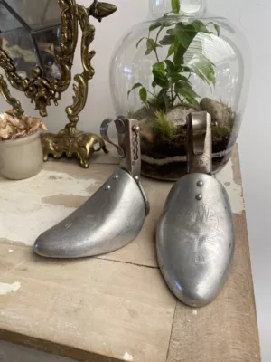 Ancien embouchoirs en métal