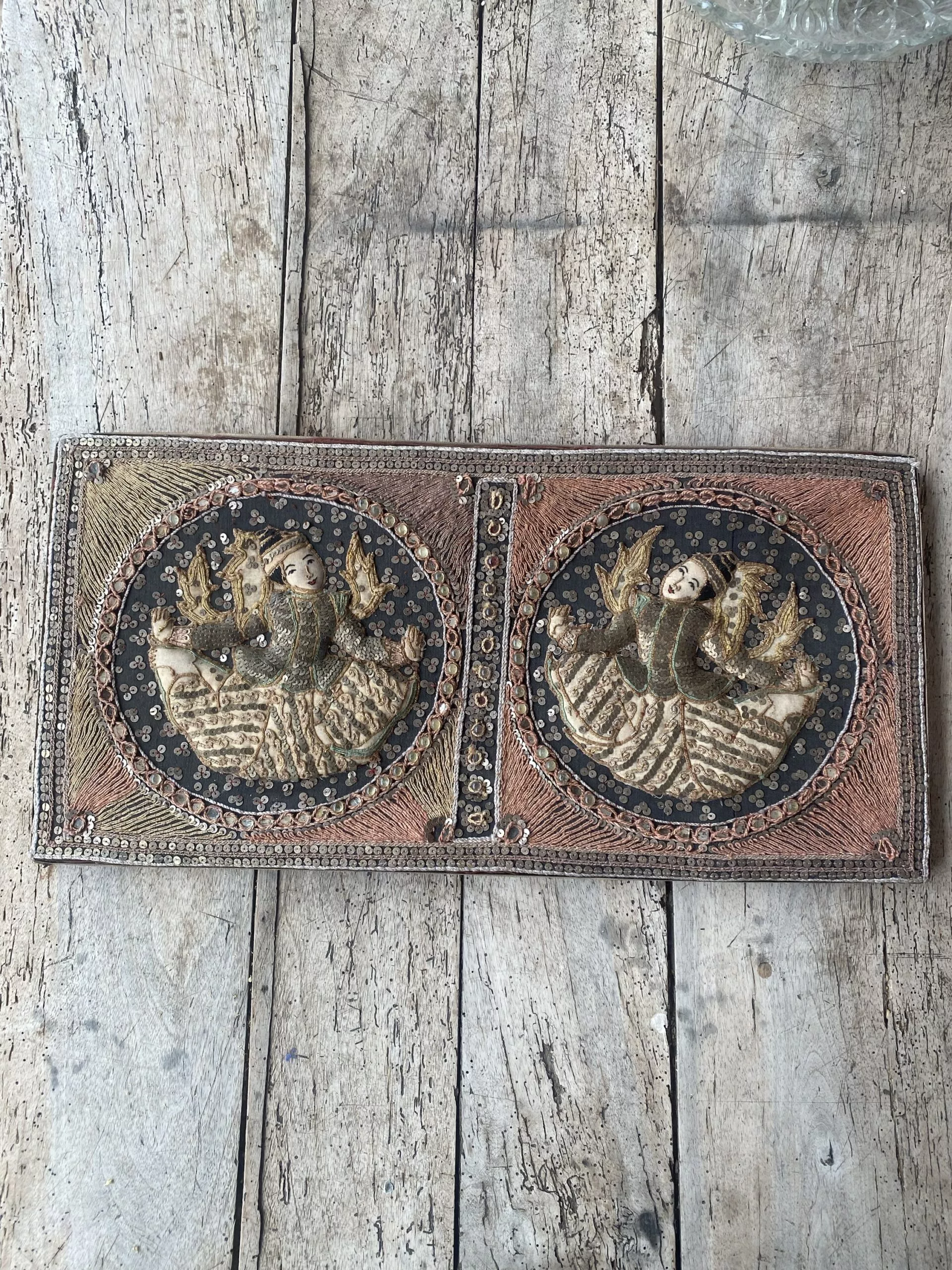 Tapisserie murale birmane Kalagas ancienne