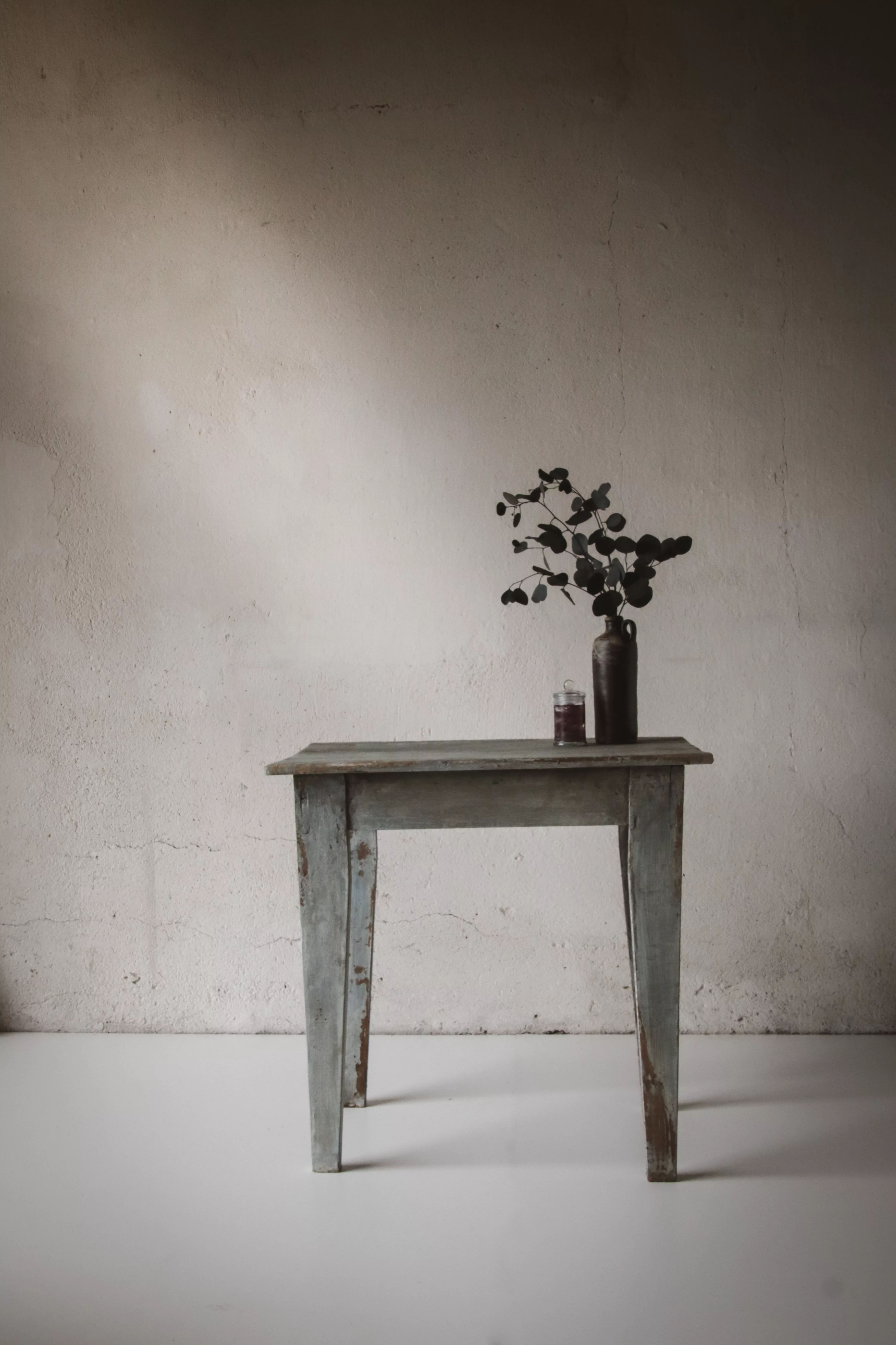 Petite table patiné bleu