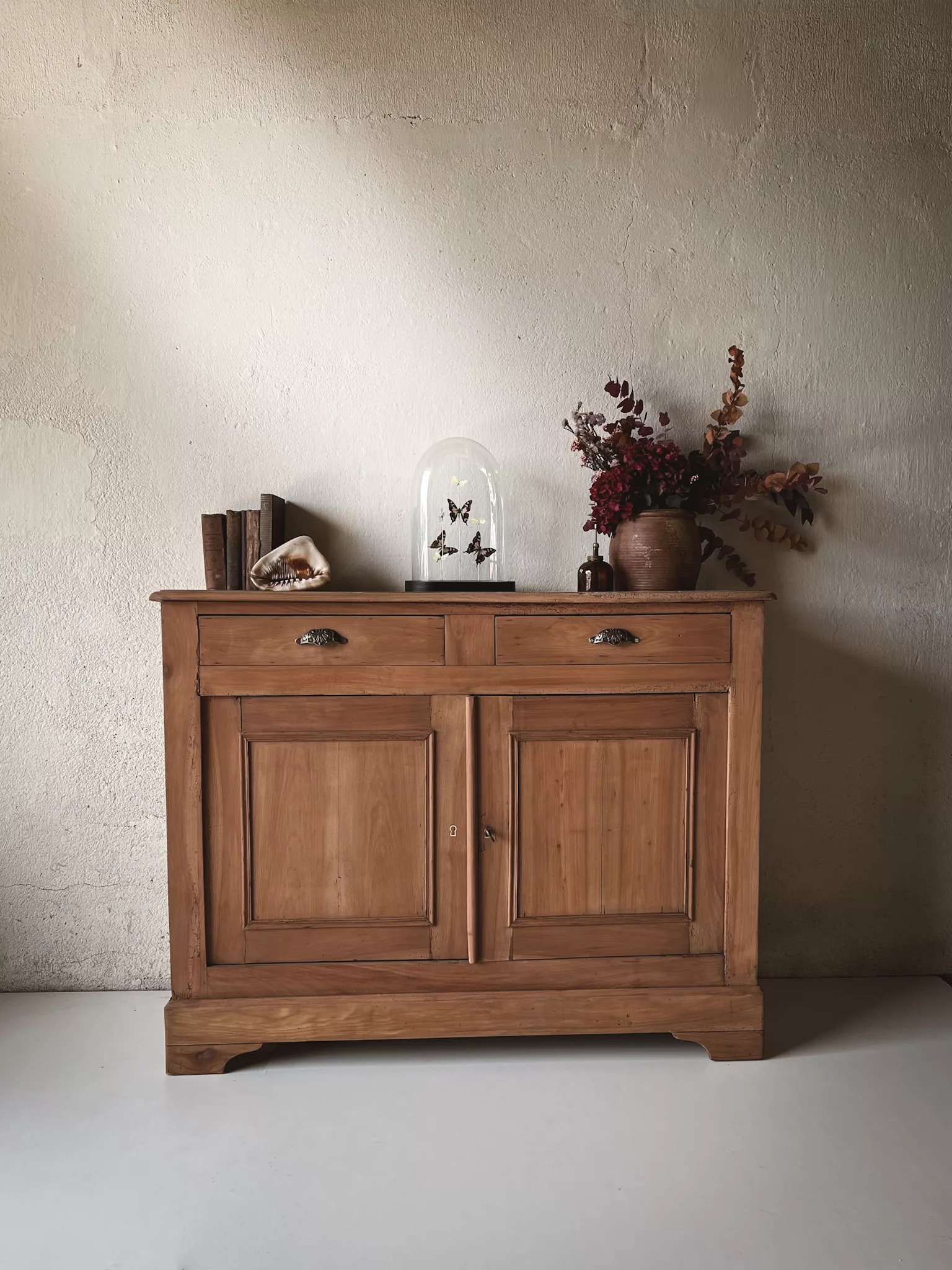 Ancien Buffet en bois massif – 2 portes 2 tiroirs – Image 9