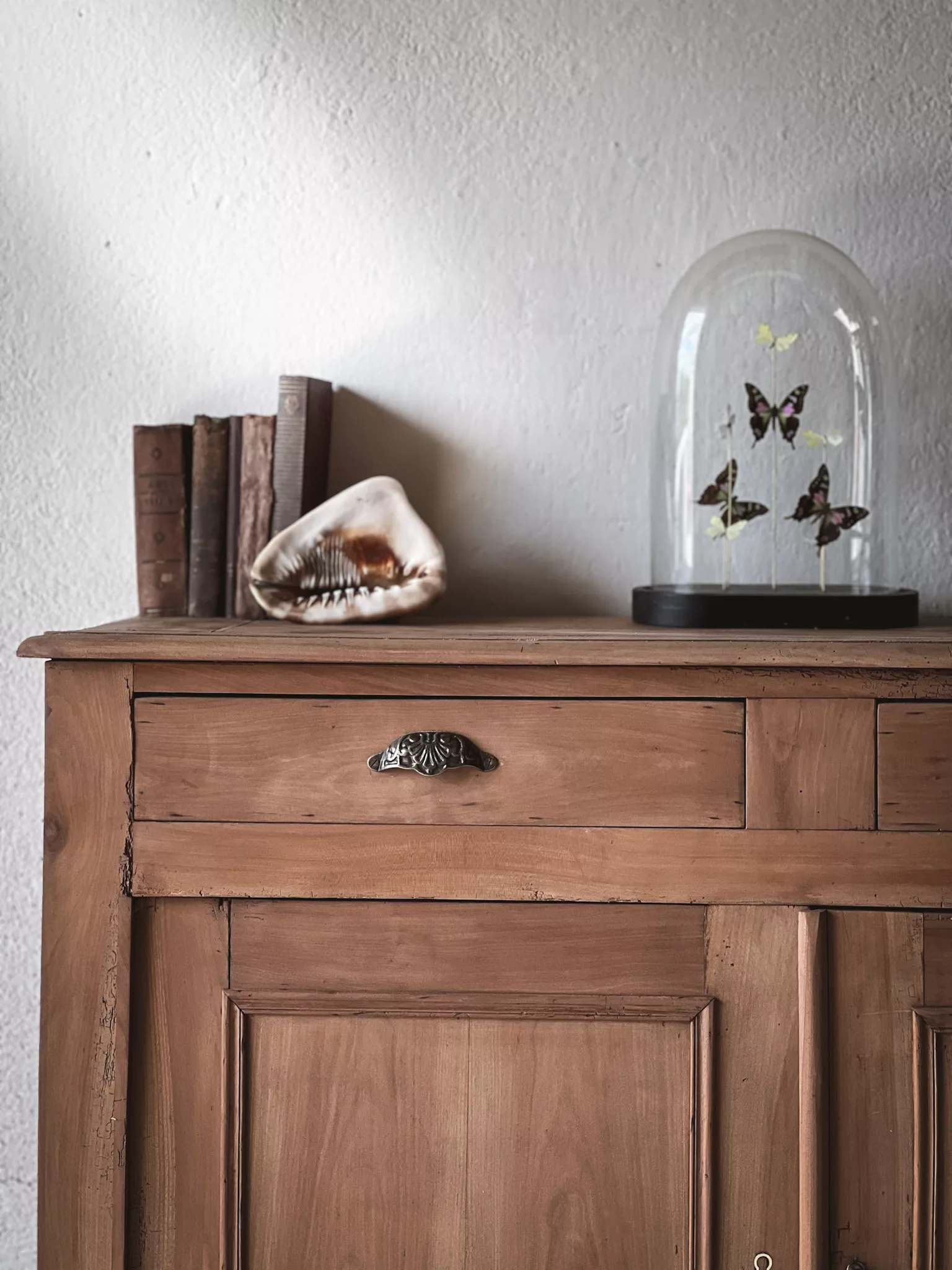 Ancien Buffet en bois massif – 2 portes 2 tiroirs – Image 8