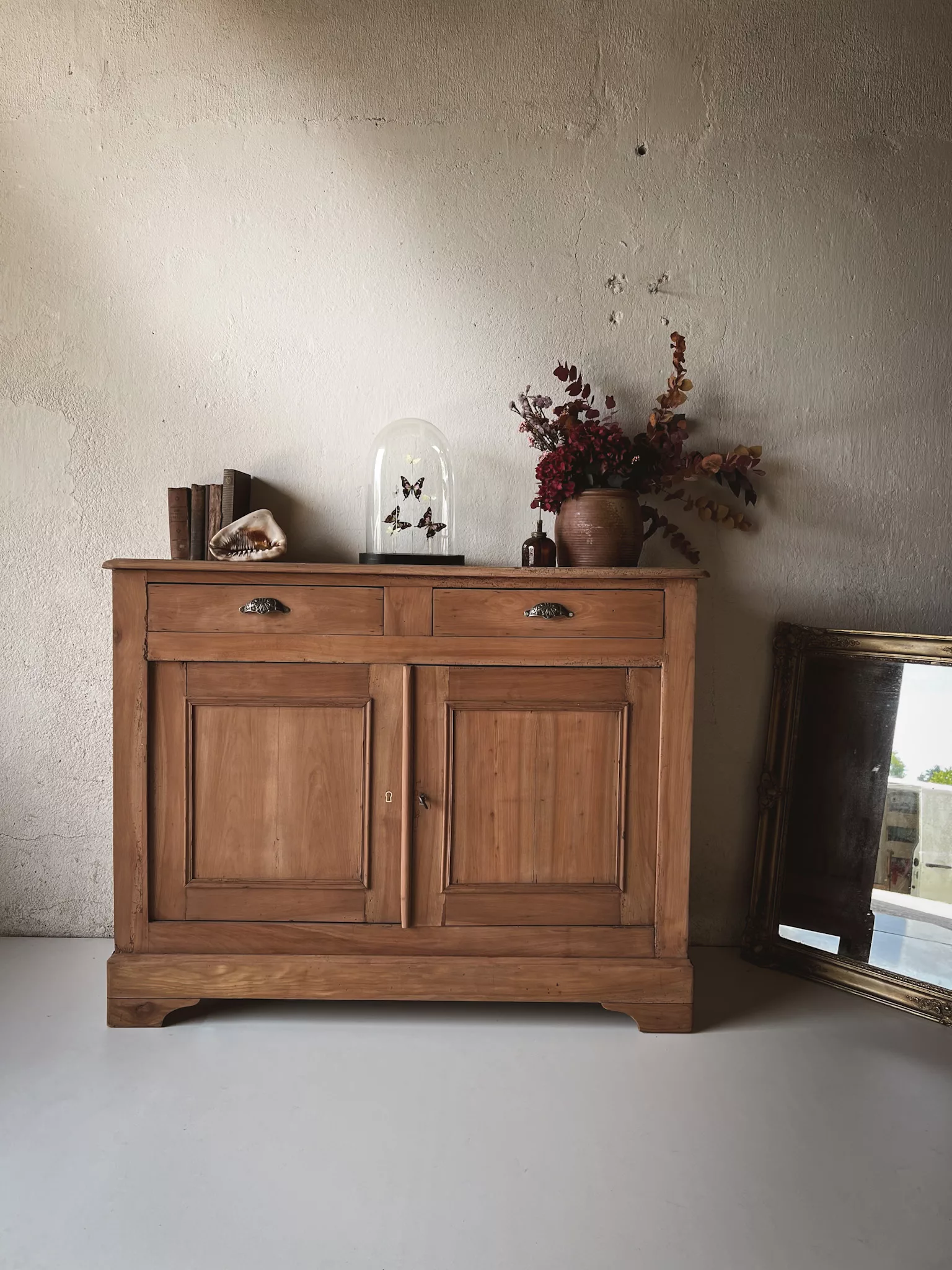 Ancien Buffet en bois massif – 2 portes 2 tiroirs – Image 4