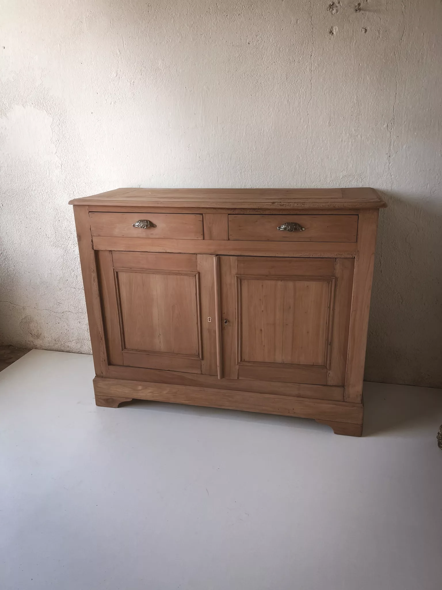 Ancien Buffet en bois massif – 2 portes 2 tiroirs – Image 13