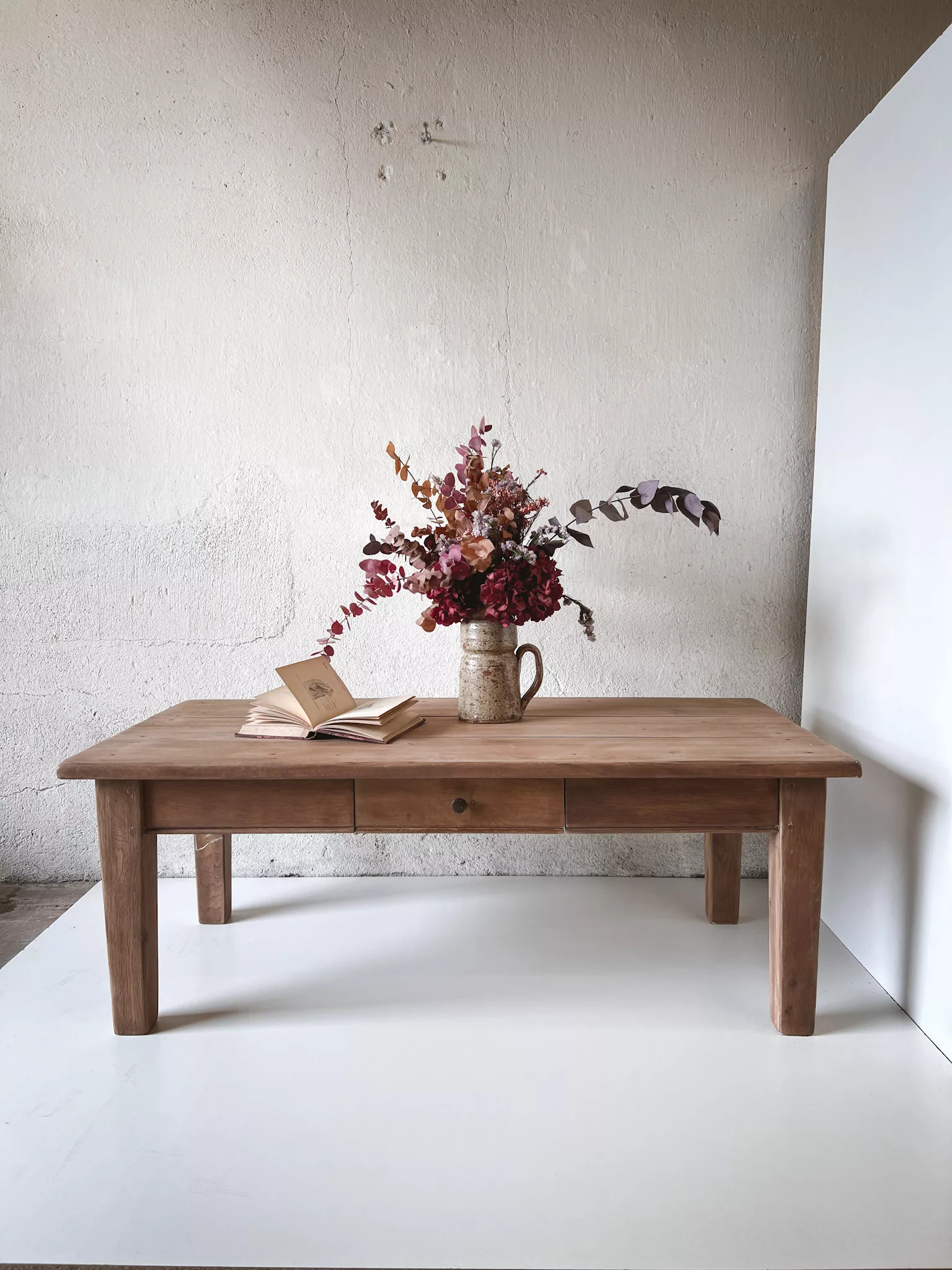 Table basse en bois massif avec tiroir – Image 3